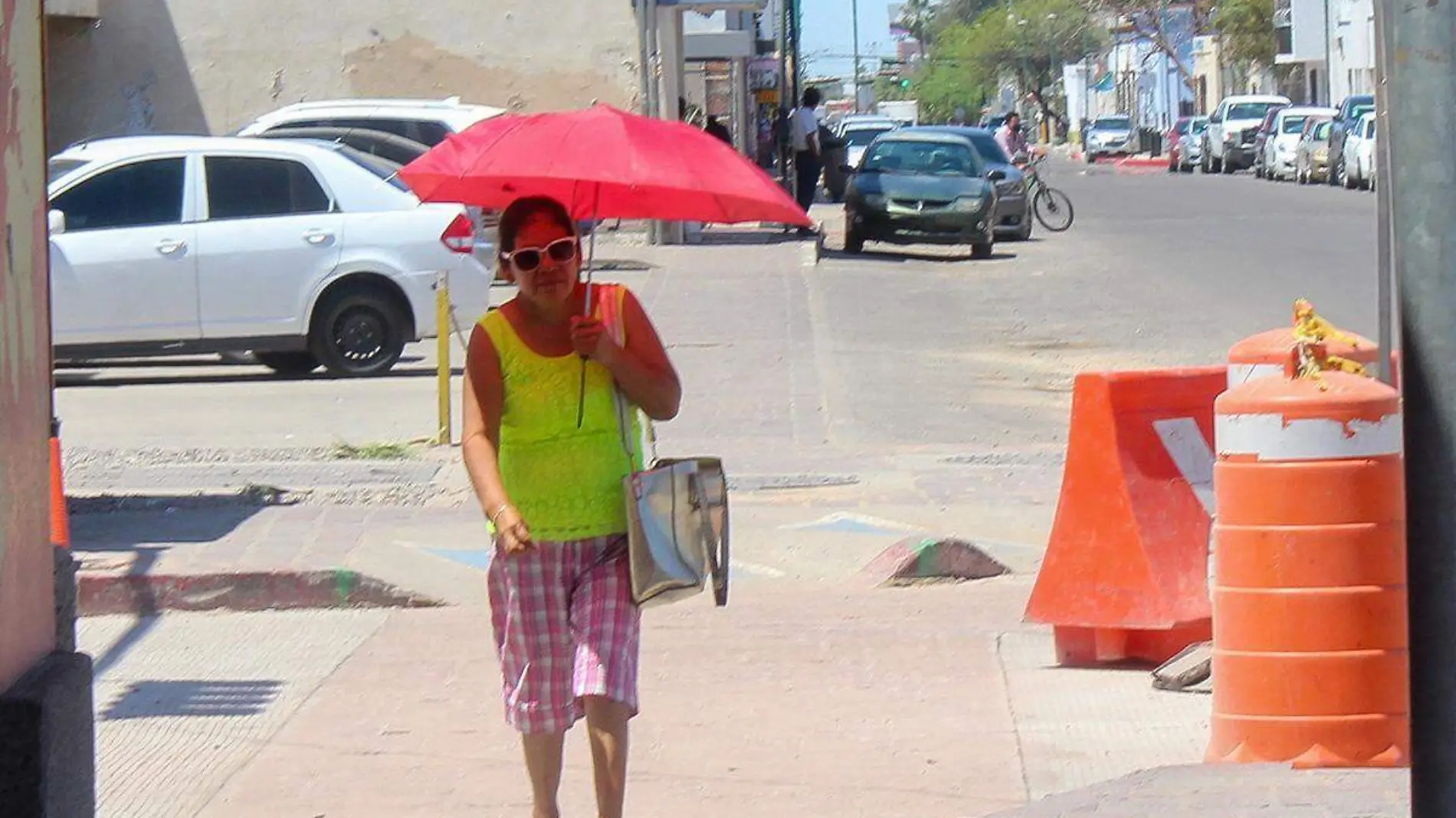 Tematica Clima Gente con Parasol - Mike Acosta (9)